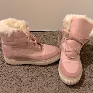 Size 8 1/2, rose color with off white colored fur.